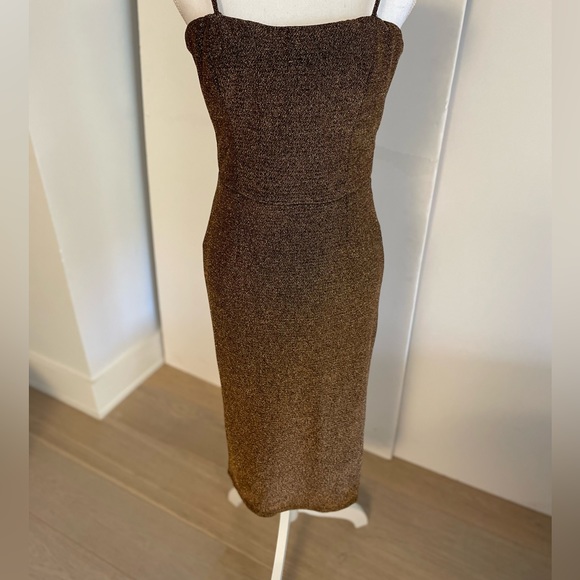 Dress The Population - Picture 4 of 6